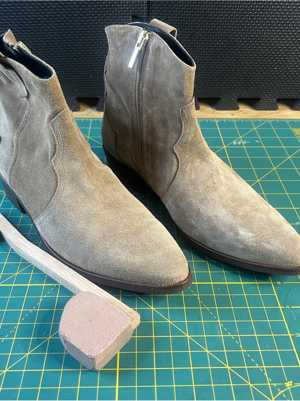 Marian Spain Beige Tan Suede Western Ankle Booties Side Zip - EU 37 (US 6.5 - 7)